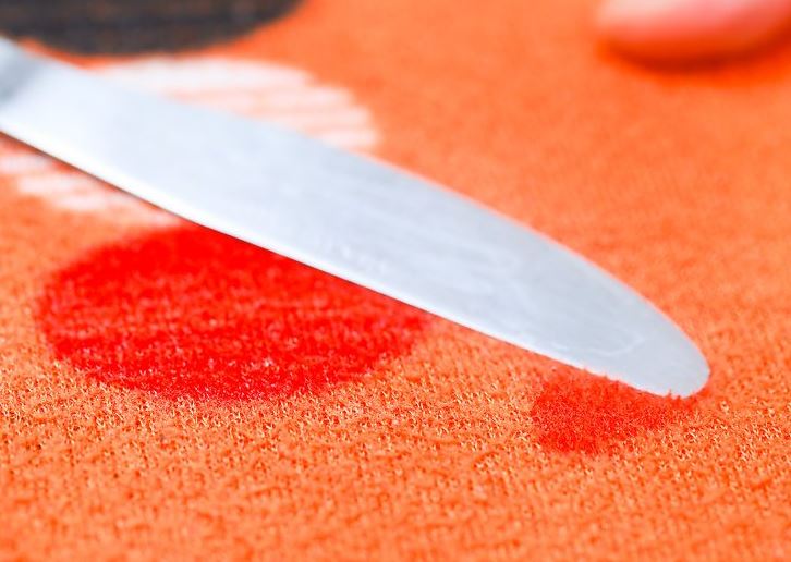 چند روش مؤثر برای از بین بردن لکه خون روی فرش