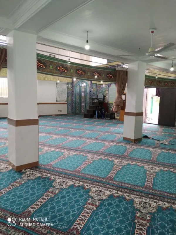 فرش سجاده ای کاشان در مسجد سیستان